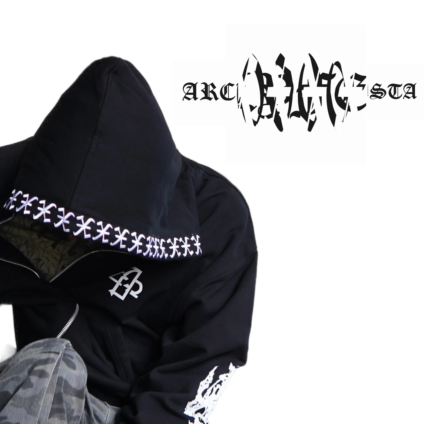 ARCTICLE 0000 — on body 0000